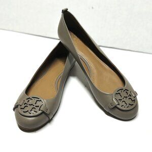 Authentic Tory Burch 57984 taupe flats 9M